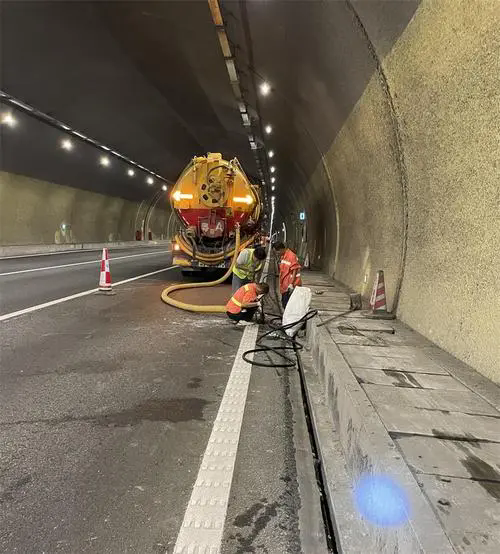 仓山隧道排水渠清淤